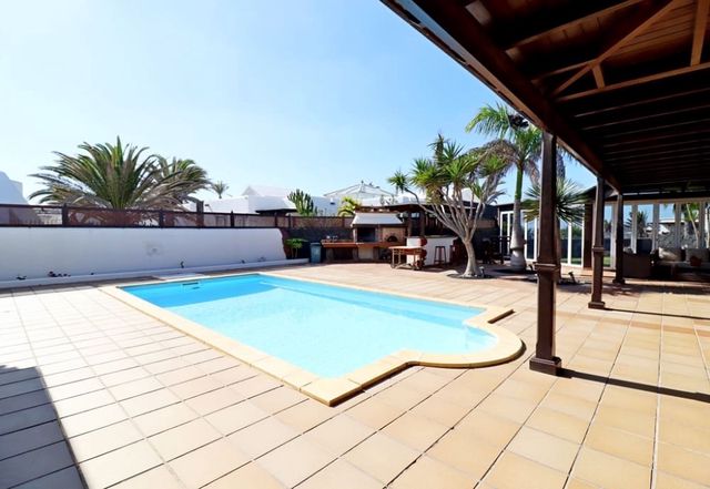 3 makuuhuone Huvila myytävänä paikassa Playa Blanca, Yaiza mukana uima-altaan - 695 000 € (Ref: 9262549)