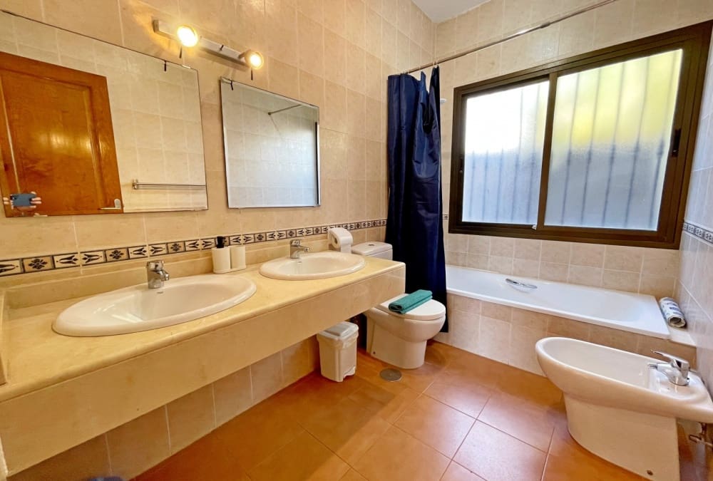 3 bedroom Villa for sale in Playa Blanca with pool - € 525,000 (Ref: 9264472)