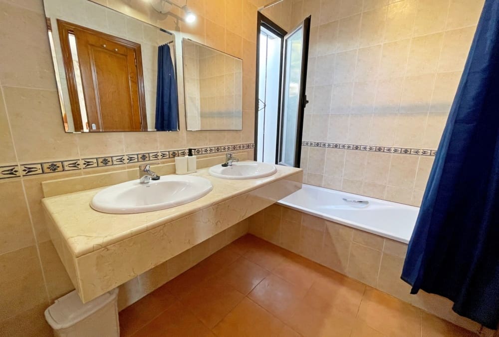 3 bedroom Villa for sale in Playa Blanca with pool - € 525,000 (Ref: 9264472)