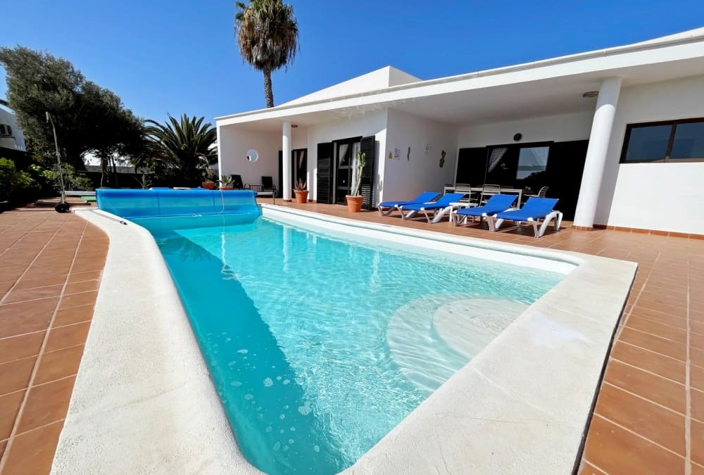 3 bedroom Villa for sale in Playa Blanca with pool - € 525,000 (Ref: 9264472)
