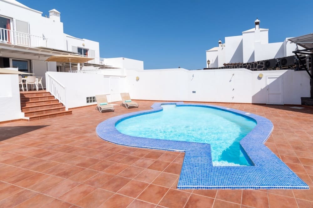 4 bedroom Villa for sale in Playa Blanca with pool - € 540,000 (Ref: 9269687)