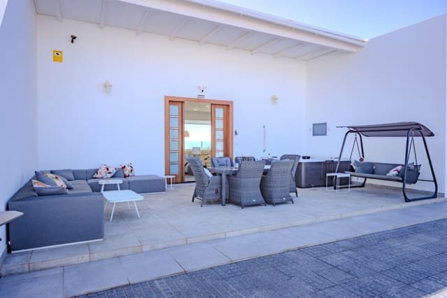 4 soverom Villa til salgs i Costa Teguise, Teguise med svømmebasseng - € 925 000 (Ref: 9272569)
