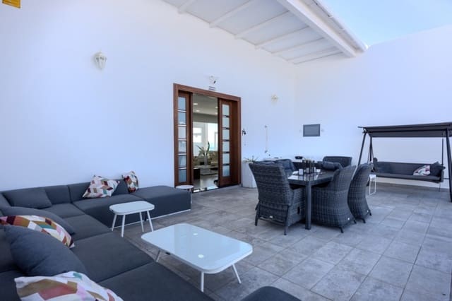 4 soverom Villa til salgs i Costa Teguise, Teguise med svømmebasseng - € 925 000 (Ref: 9272569)