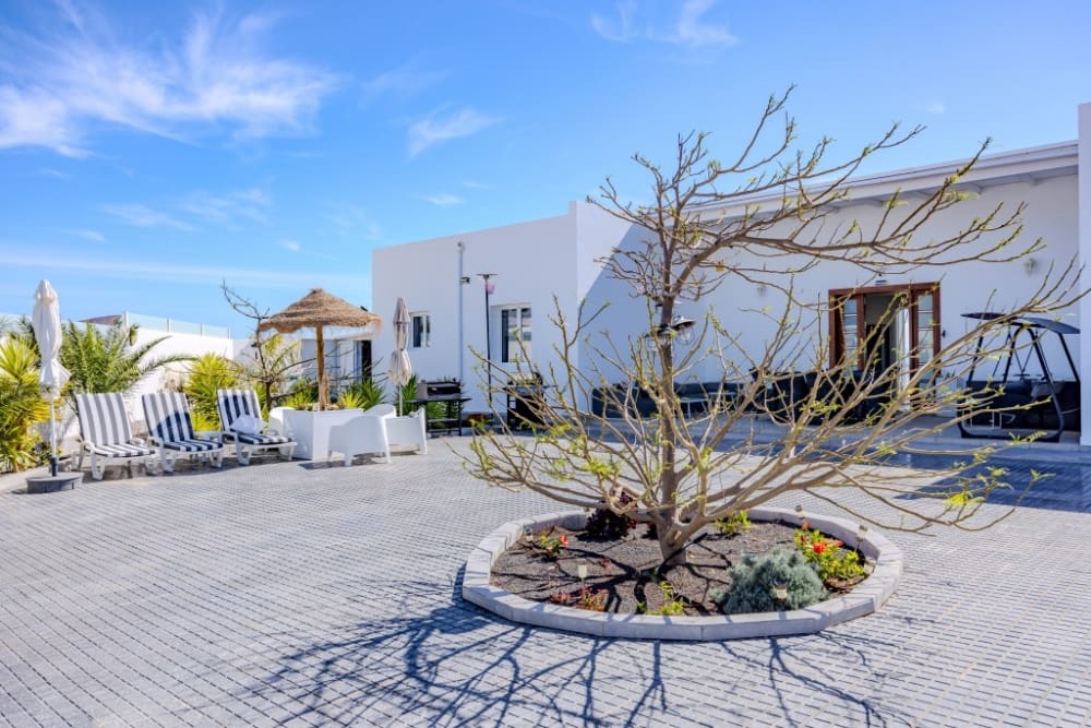 4 soveværelse Villa til salg i Costa Teguise med swimmingpool - € 925.000 (Ref: 9272569)