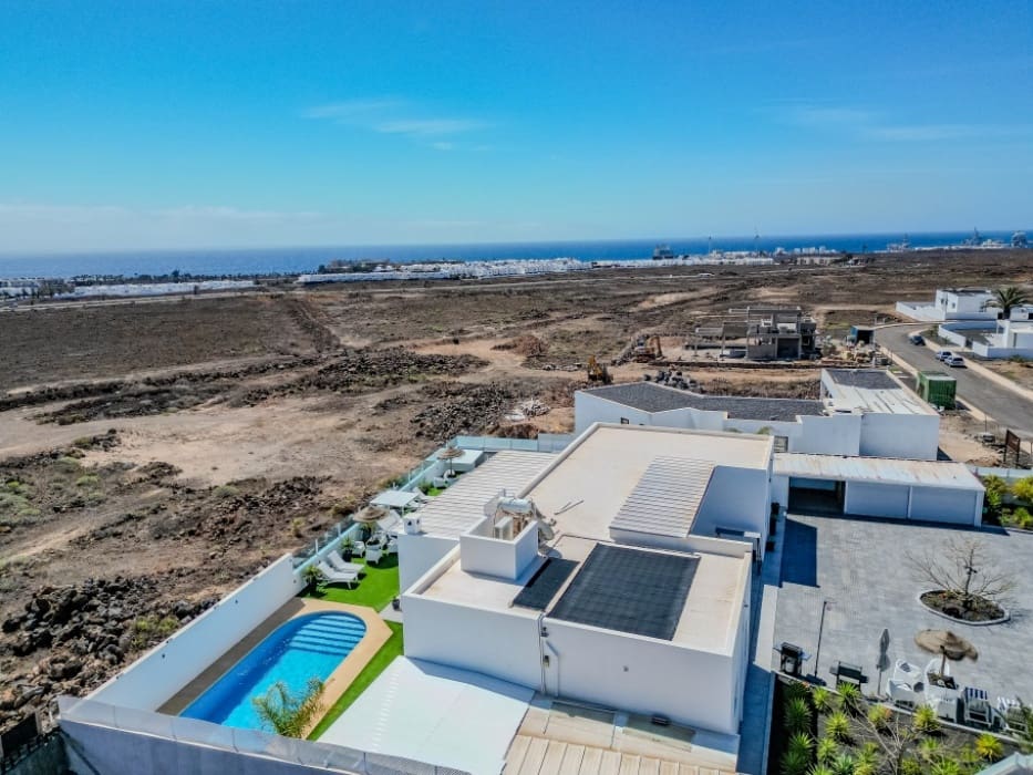 4 soveværelse Villa til salg i Costa Teguise med swimmingpool - € 925.000 (Ref: 9272569)