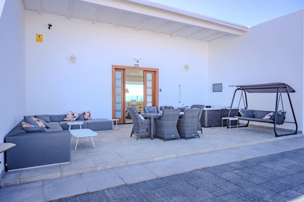 4 slaapkamer Villa te koop in Costa Teguise met zwembad - € 925.000 (Ref: 9272569)