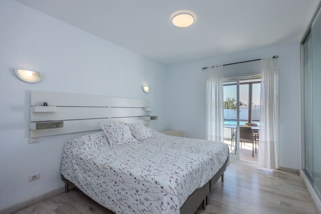 2 chambre Villa/Maison à vendre à Playa Blanca, Yaiza avec piscine - 415 000 € (Ref: 9282144)