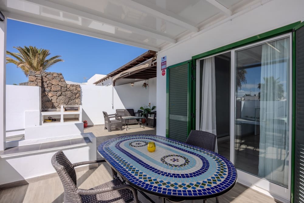 2 bedroom Villa for sale in Playa Blanca with pool - € 415,000 (Ref: 9282144)