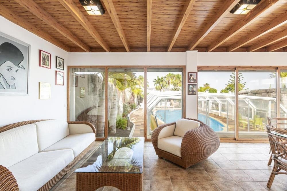 3 bedroom Villa for sale in Playa Blanca with pool - € 650,000 (Ref: 9282145)