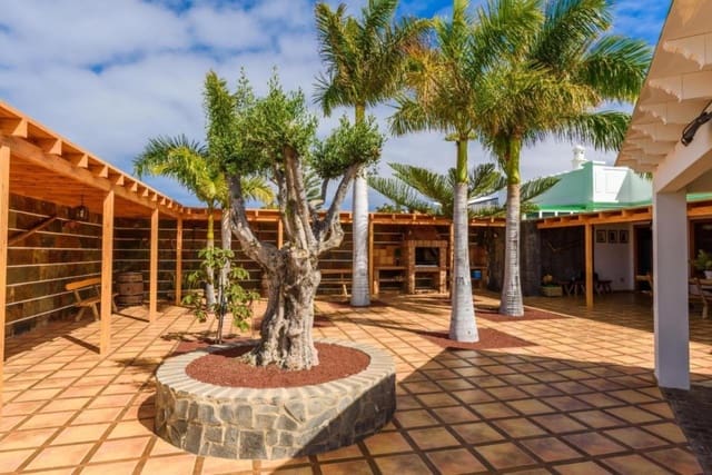 3 sypialnia Willa na sprzedaż w Playa Blanca, Yaiza z basenem - 650 000 € (Ref: 9282145)