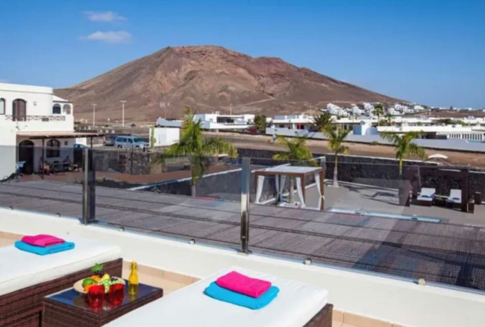 4 chambre Villa/Maison à vendre à Playa Blanca avec piscine - 669 000 € (Ref: 9285184)