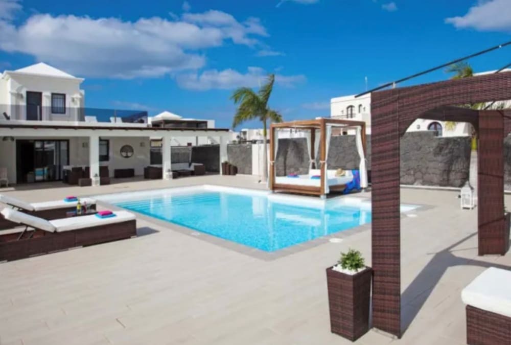 4 chambre Villa/Maison à vendre à Playa Blanca avec piscine - 669 000 € (Ref: 9285184)