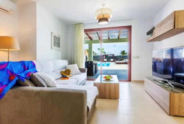 4 makuuhuone Huvila myytävänä paikassa Playa Blanca, Yaiza mukana uima-altaan - 669 000 € (Ref: 9285184)