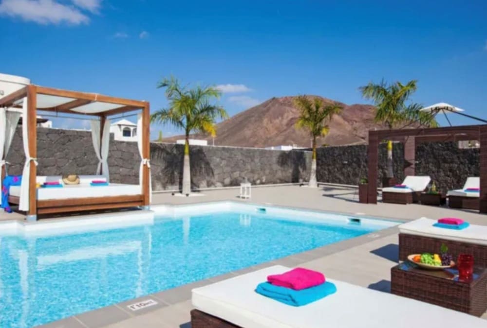 4 chambre Villa/Maison à vendre à Playa Blanca avec piscine - 669 000 € (Ref: 9285184)