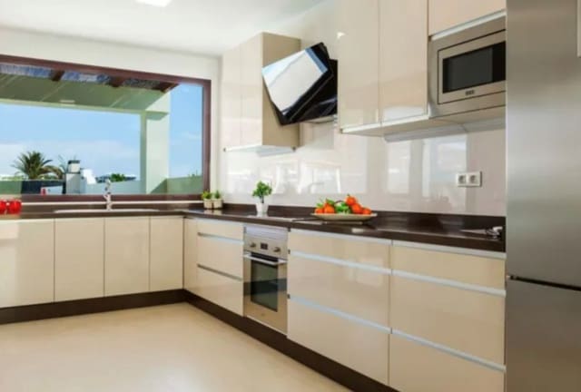 4 chambre Villa/Maison à vendre à Playa Blanca, Yaiza avec piscine - 669 000 € (Ref: 9285184)