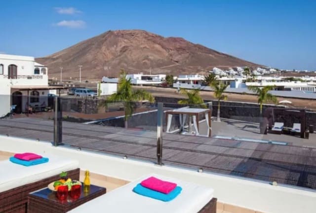 4 chambre Villa/Maison à vendre à Playa Blanca, Yaiza avec piscine - 669 000 € (Ref: 9285184)