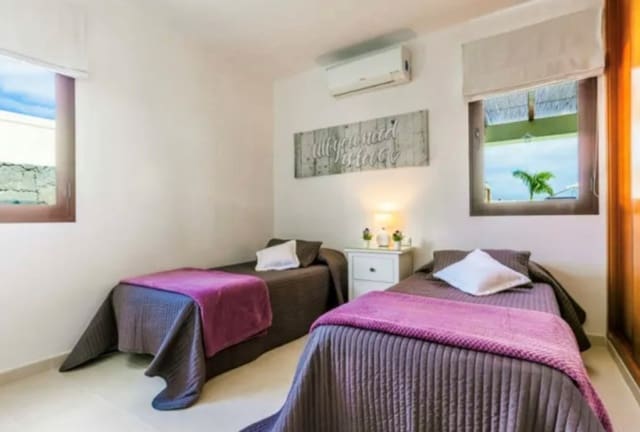 4 chambre Villa/Maison à vendre à Playa Blanca, Yaiza avec piscine - 669 000 € (Ref: 9285184)