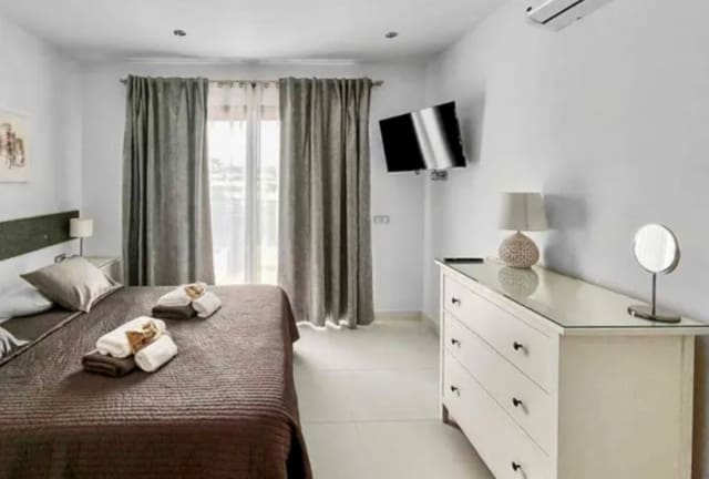 4 chambre Villa/Maison à vendre à Playa Blanca, Yaiza avec piscine - 669 000 € (Ref: 9285184)