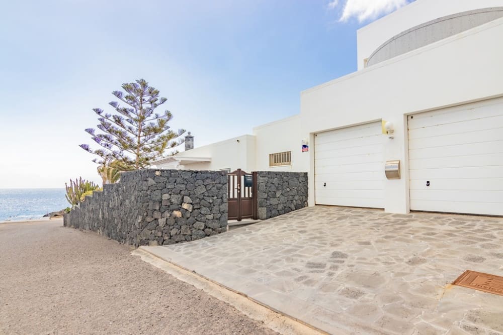 1 bedroom Villa for sale in Charco del Palo with pool - € 998,000 (Ref: 9285185)