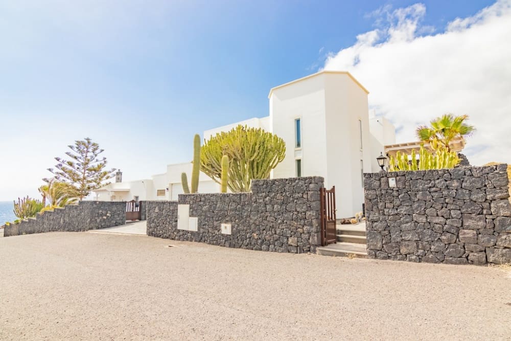 1 bedroom Villa for sale in Charco del Palo with pool - € 998,000 (Ref: 9285185)