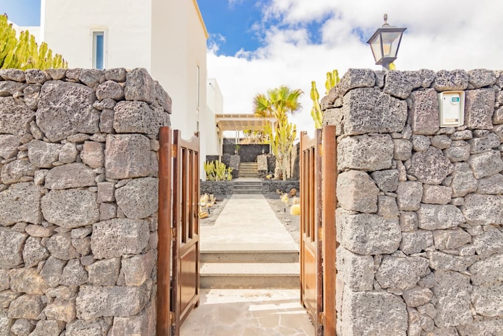 1 bedroom Villa for sale in Charco del Palo with pool - € 998,000 (Ref: 9285185)