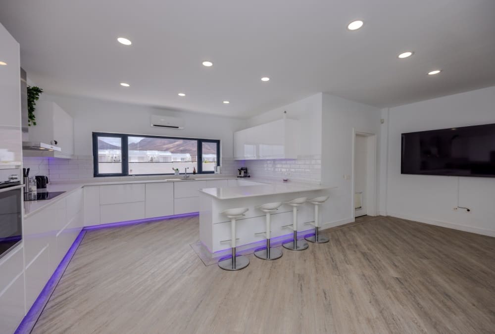 Chalet de 7 habitaciones en Playa Blanca en venta con piscina - 1.900.000 € (Ref: 9285186)