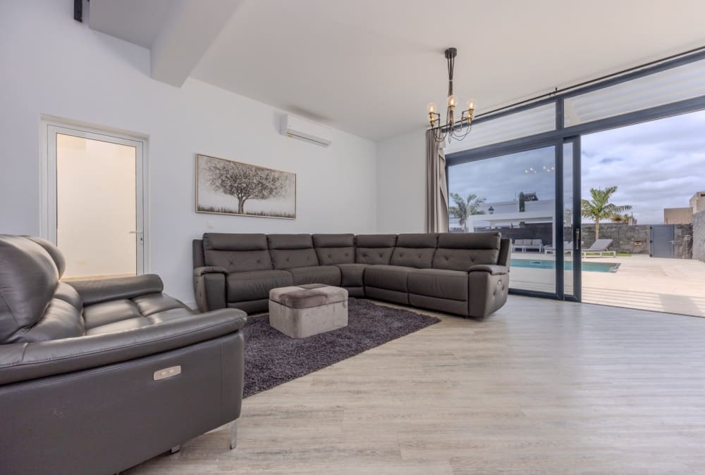 Chalet de 7 habitaciones en Playa Blanca en venta con piscina - 1.900.000 € (Ref: 9285186)