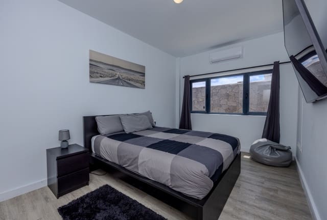 7 Zimmer Villa zu verkaufen in Playa Blanca, Yaiza mit Pool - 1.900.000 € (Ref: 9285186)