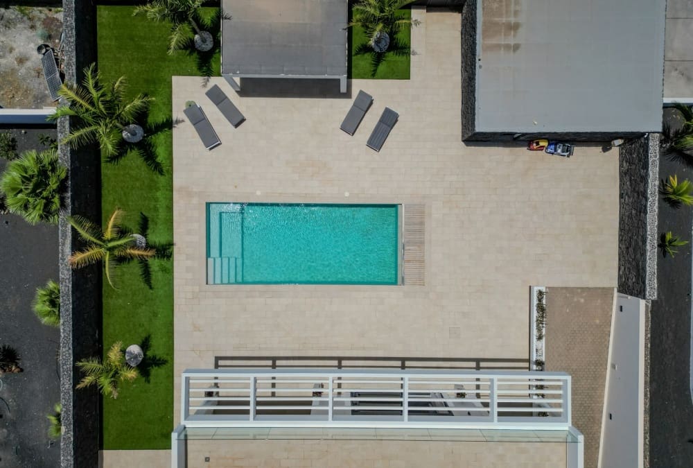 7 bedroom Villa for sale in Playa Blanca with pool - € 1,900,000 (Ref: 9285186)