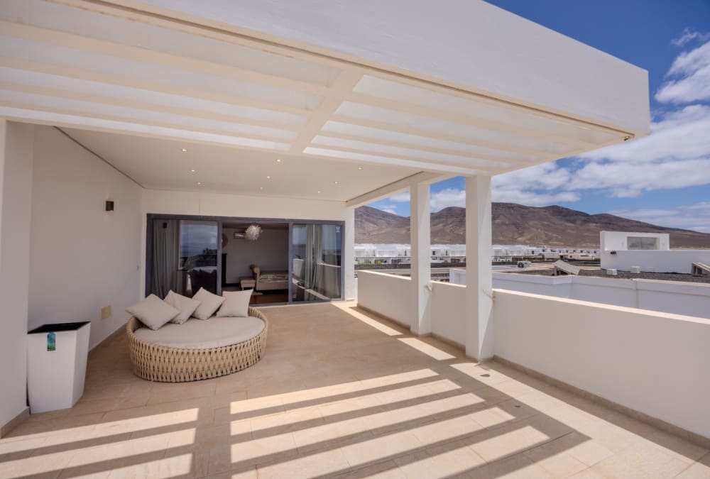 7 bedroom Villa for sale in Playa Blanca with pool - € 1,900,000 (Ref: 9285186)