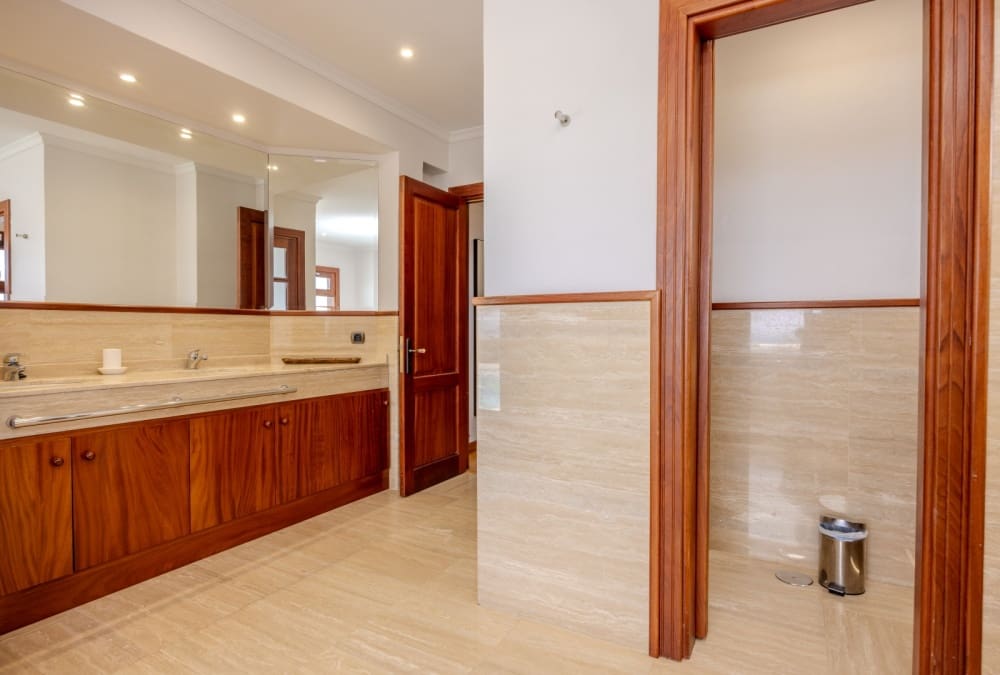 5 slaapkamer Villa te koop in Playa Blanca met zwembad - € 1.750.000 (Ref: 9285187)