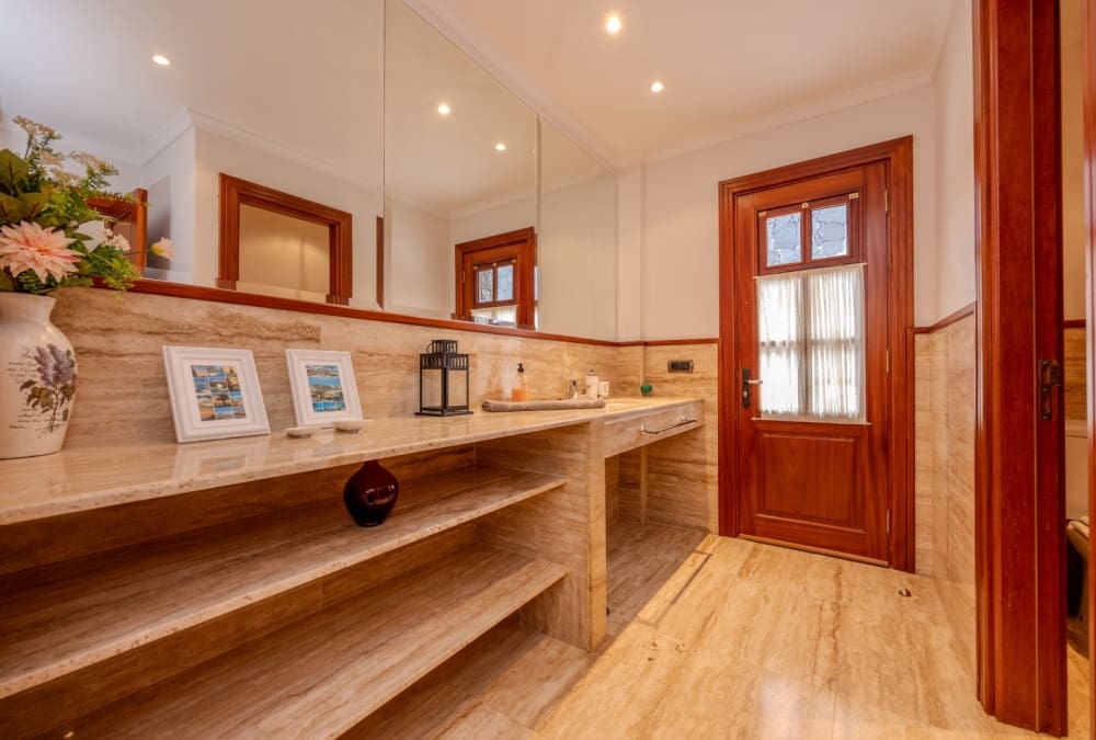 5 slaapkamer Villa te koop in Playa Blanca met zwembad - € 1.750.000 (Ref: 9285187)