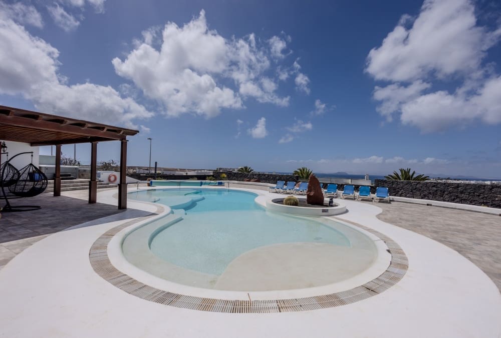 5 bedroom Villa for sale in Playa Blanca with pool - € 1,750,000 (Ref: 9285187)