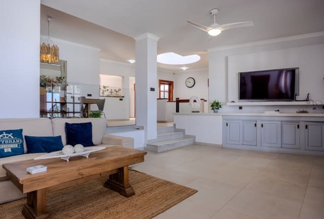 5 sovrum Villa till salu i Playa Blanca, Yaiza med pool - 1 750 000 € (Ref: 9285187)