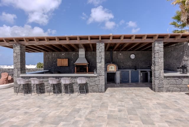 5 quarto Moradia para venda em Playa Blanca, Yaiza com piscina - 1 750 000 € (Ref: 9285187)