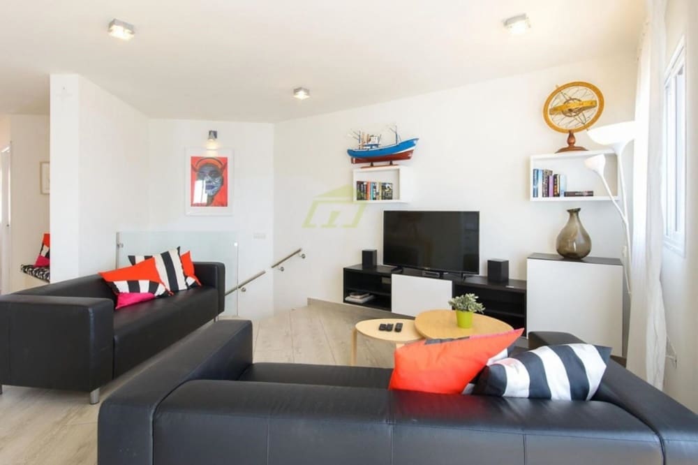 7 bedroom Villa for sale in Playa Blanca with pool - € 675,000 (Ref: 9285190)