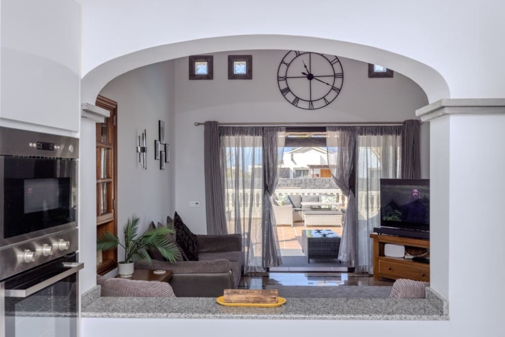 3 slaapkamer Villa te koop in Playa Blanca met zwembad - € 545.000 (Ref: 9305166)