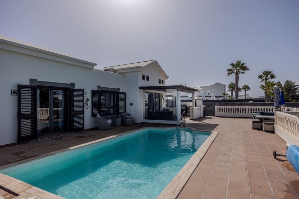 3 slaapkamer Villa te koop in Playa Blanca met zwembad - € 545.000 (Ref: 9305166)