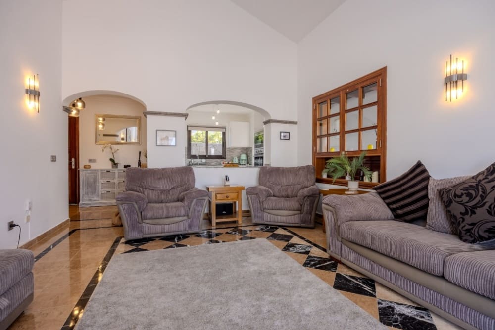 3 slaapkamer Villa te koop in Playa Blanca met zwembad - € 545.000 (Ref: 9305166)