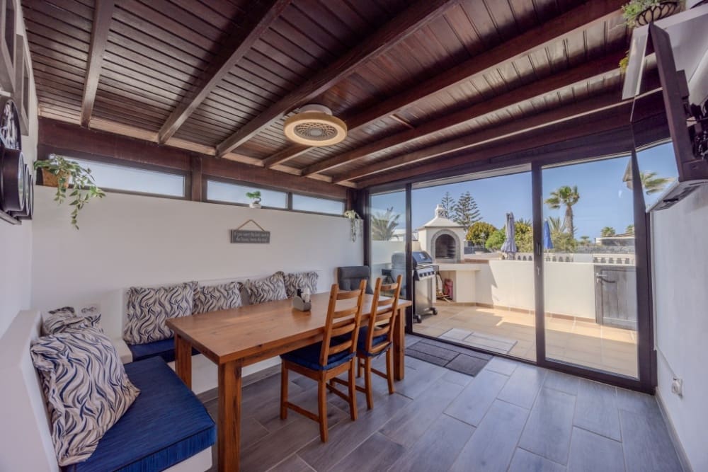 3 slaapkamer Villa te koop in Playa Blanca met zwembad - € 545.000 (Ref: 9305166)