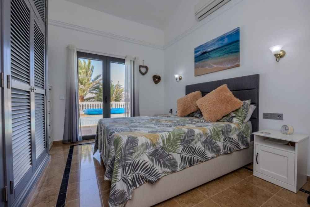 3 slaapkamer Villa te koop in Playa Blanca met zwembad - € 545.000 (Ref: 9305166)