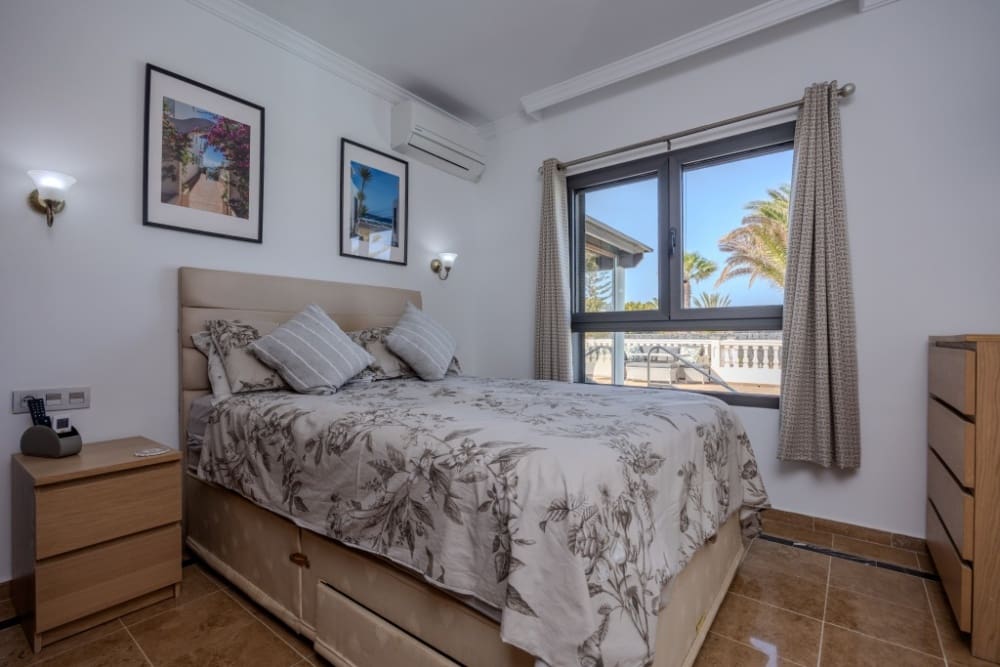 3 slaapkamer Villa te koop in Playa Blanca met zwembad - € 545.000 (Ref: 9305166)