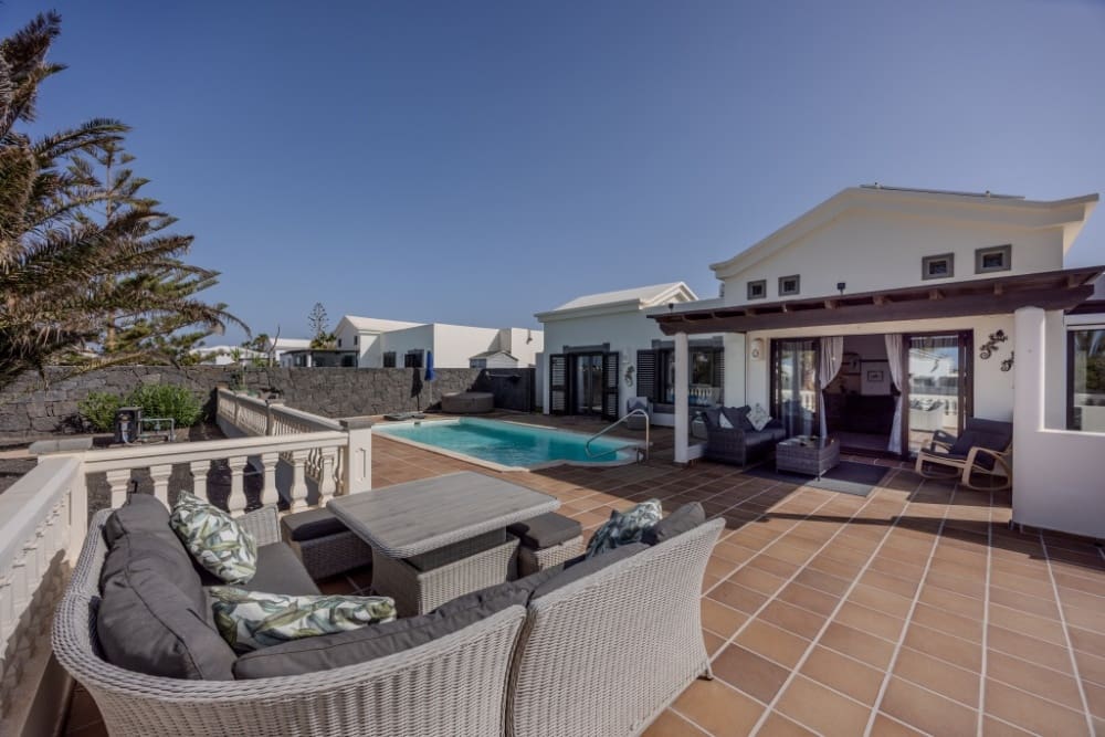 3 slaapkamer Villa te koop in Playa Blanca met zwembad - € 545.000 (Ref: 9305166)