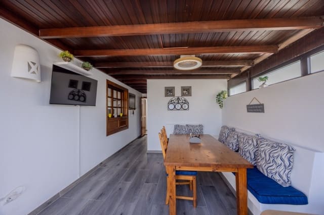 Chalet de 3 habitaciones en Playa Blanca, Yaiza en venta con piscina - 545.000 € (Ref: 9305166)
