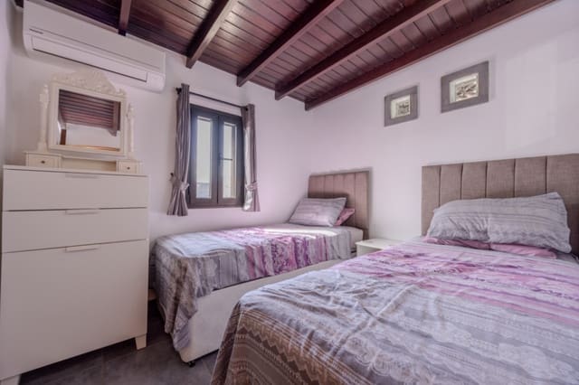 Chalet de 3 habitaciones en Playa Blanca, Yaiza en venta con piscina - 545.000 € (Ref: 9305166)