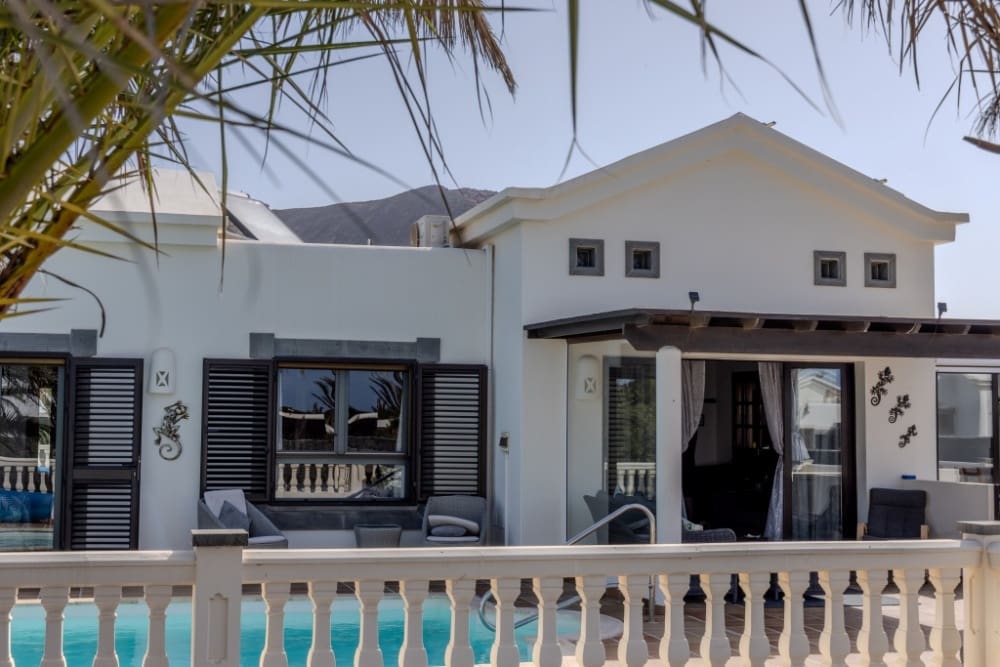 3 slaapkamer Villa te koop in Playa Blanca met zwembad - € 545.000 (Ref: 9305166)