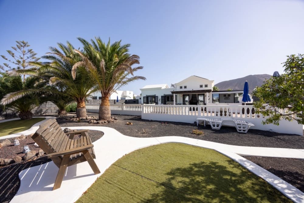 3 slaapkamer Villa te koop in Playa Blanca met zwembad - € 545.000 (Ref: 9305166)