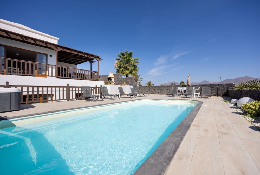 5 bedroom Villa for sale in Playa Blanca with pool - € 699,000 (Ref: 9310867)