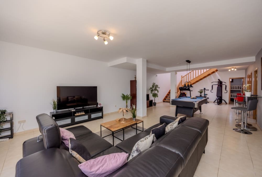 5 bedroom Villa for sale in Playa Blanca with pool - € 699,000 (Ref: 9310867)