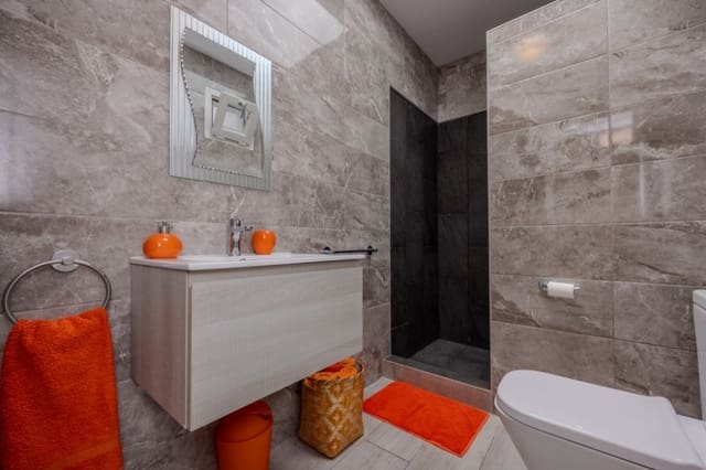 4 makuuhuone Huvila myytävänä paikassa Playa Blanca, Yaiza mukana uima-altaan - 499 000 € (Ref: 9349513)